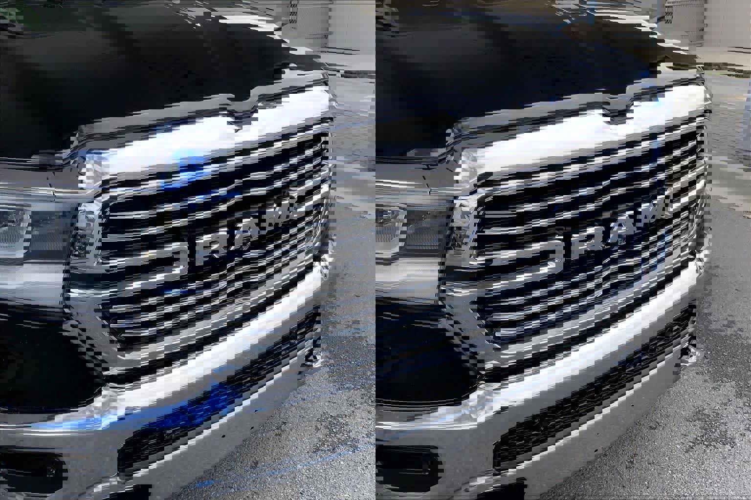 Used 2019 RAM 1500 Laramie image 32