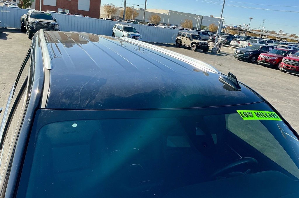 Used 2021 GMC Yukon XL Denali image 12
