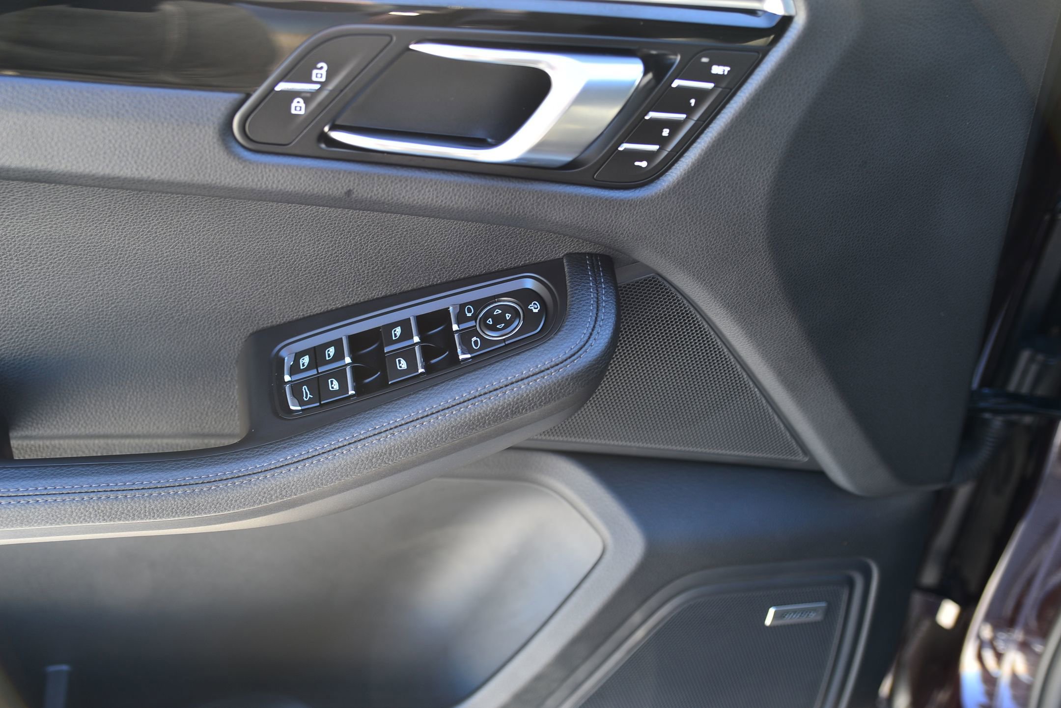 Certified 2025 Porsche Macan image 30