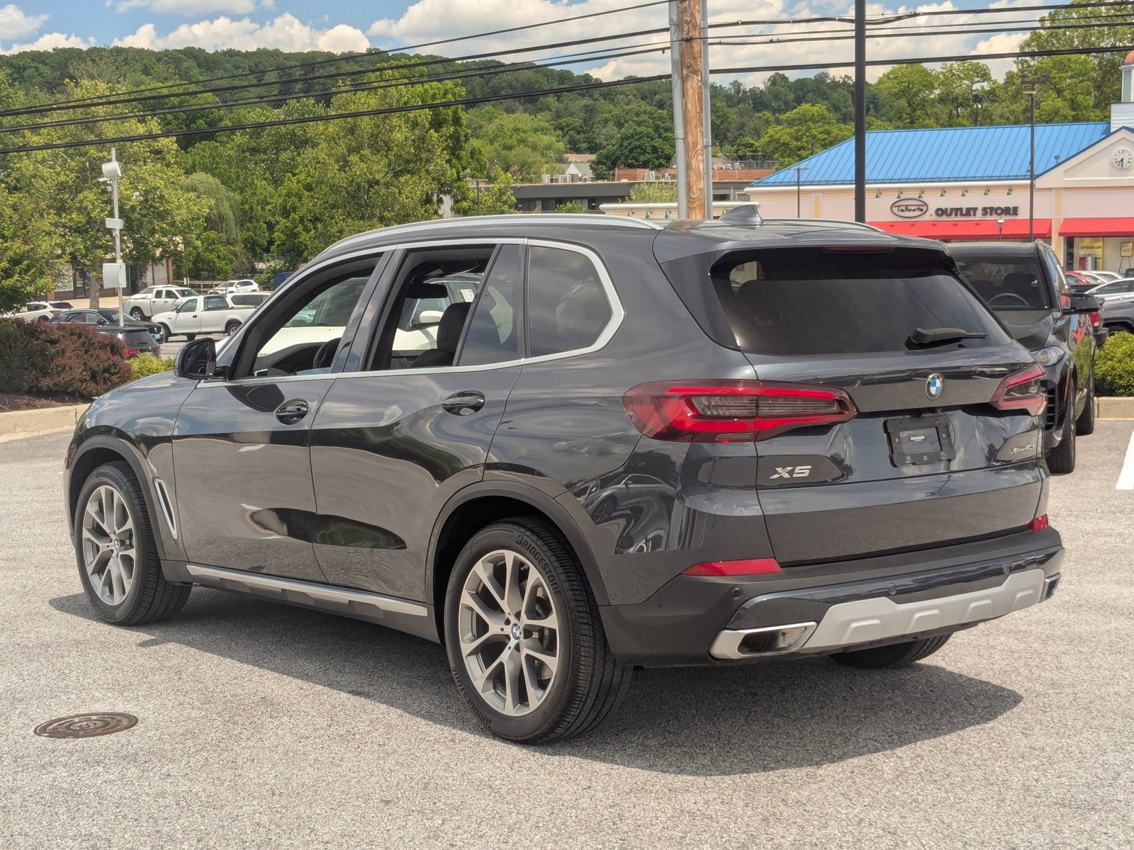 Used 2022 BMW X5 xDrive40i w/ Premium Package AWD/4WD image 3