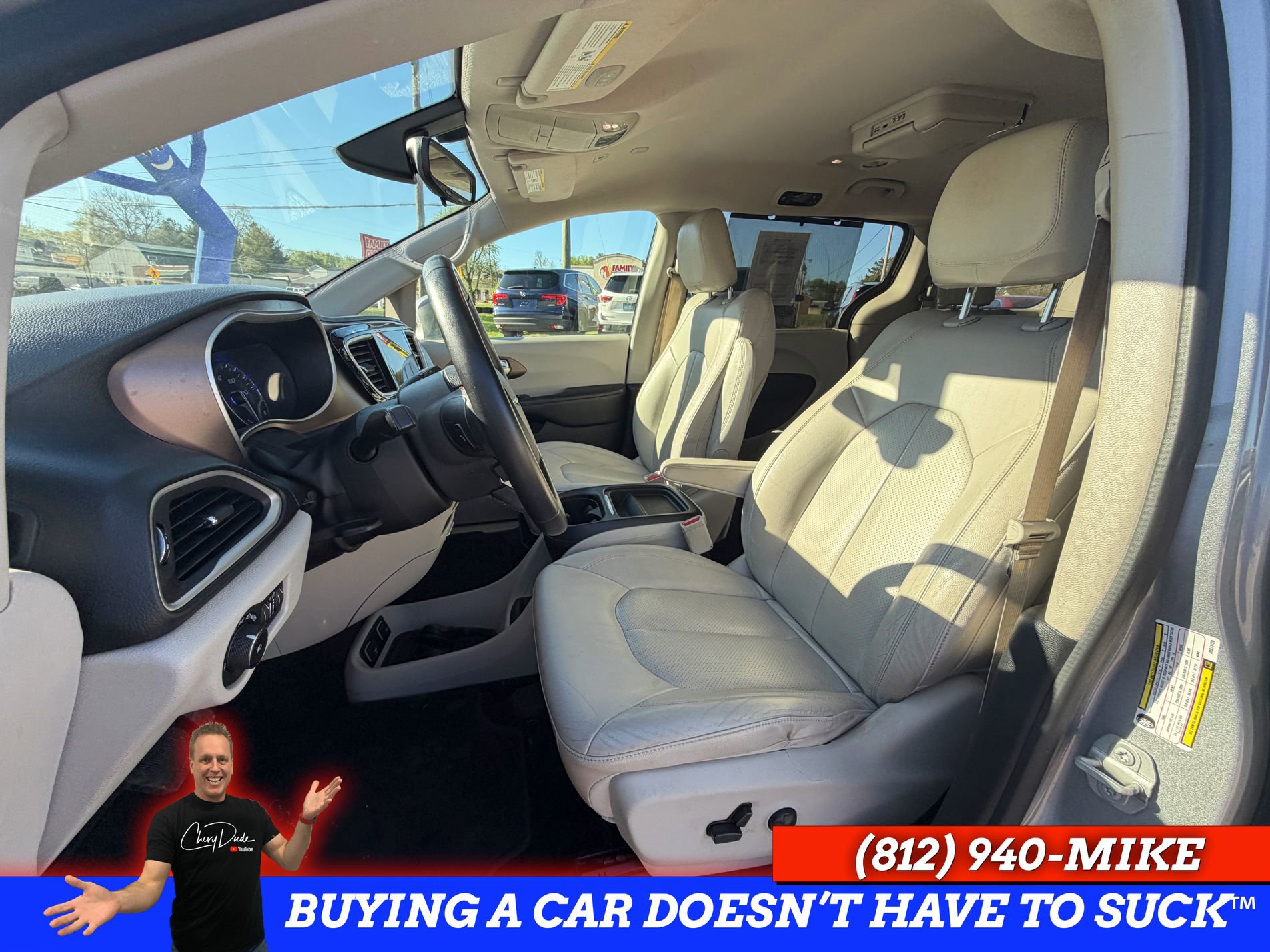 Used 2018 Chrysler Pacifica Touring-L w/ Tire & Wheel Group image 9