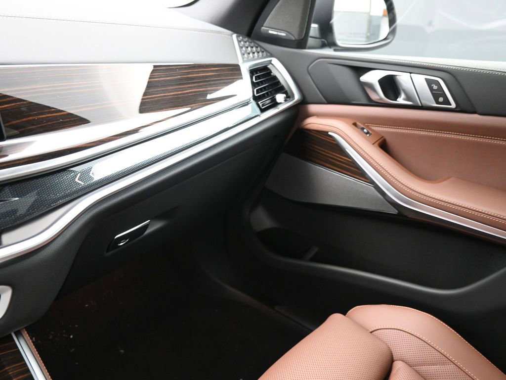New 2026 BMW X5 xDrive40i AWD/4WD image 18