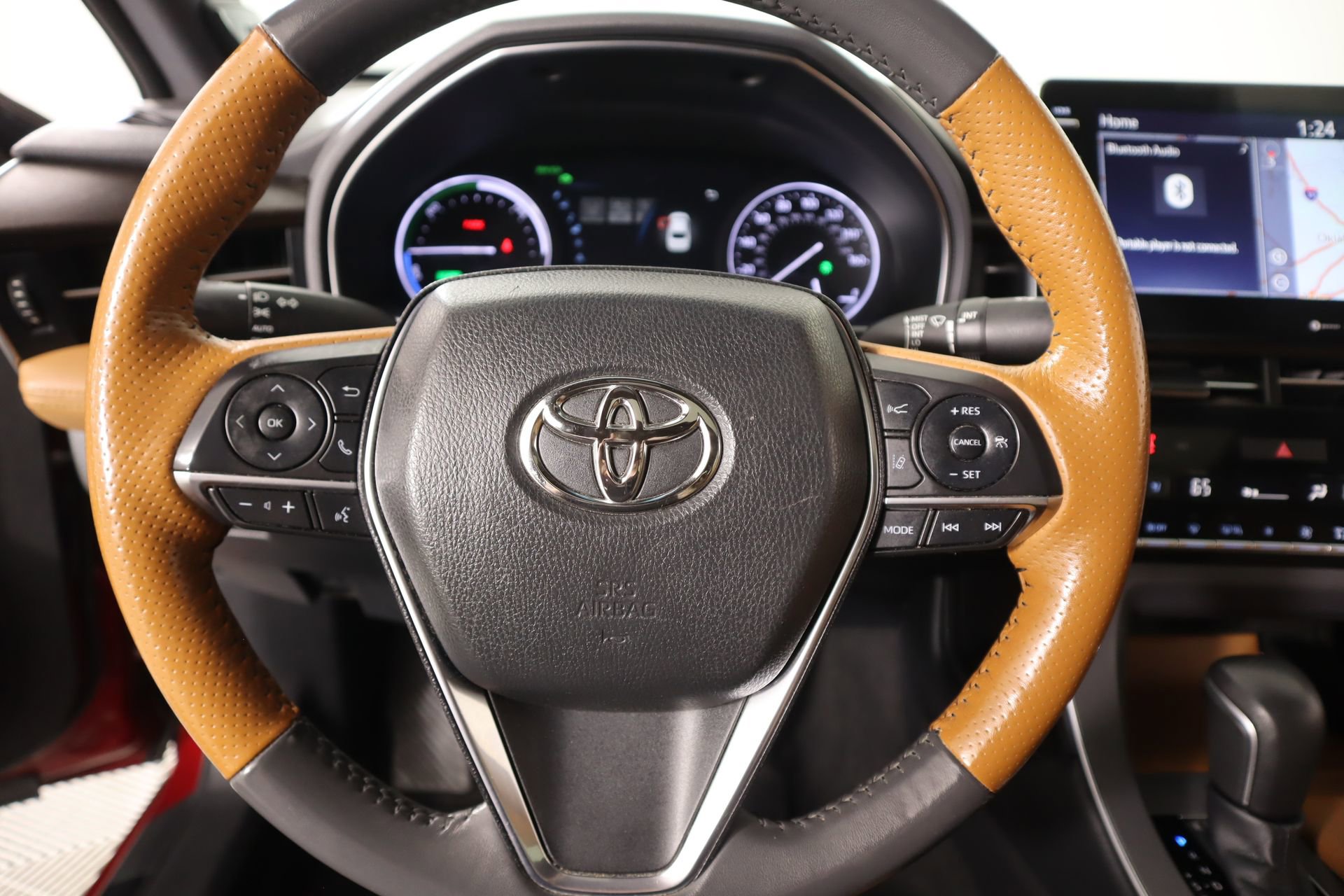 Used 2019 Toyota Avalon Limited image 3