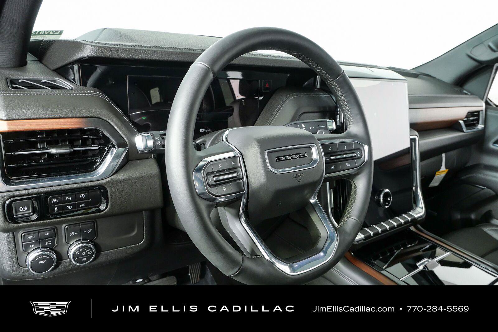 Used 2025 GMC Yukon XL Denali w/ Sun & Power Step Package AWD/4WD image 4