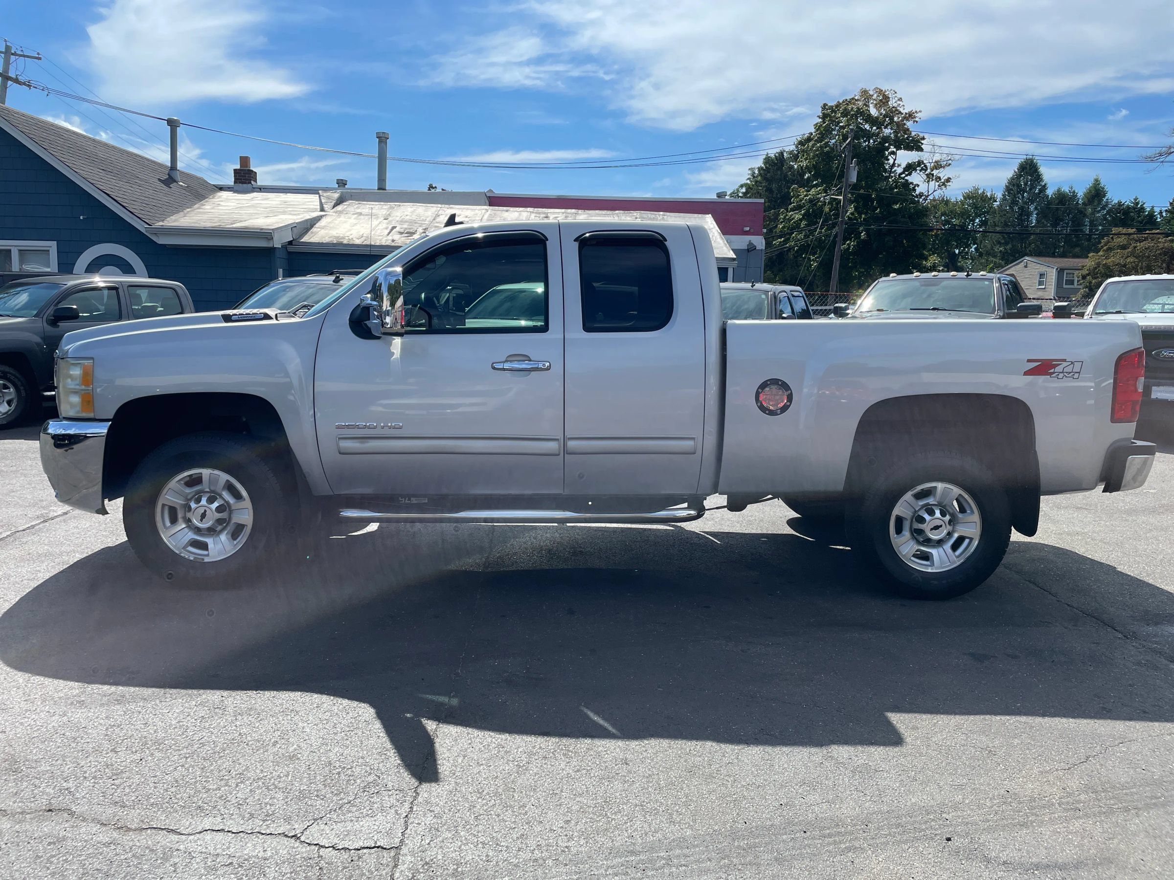 Used 2010 Chevrolet Silverado 2500 LT w/ Interior Plus Package AWD/4WD image 2