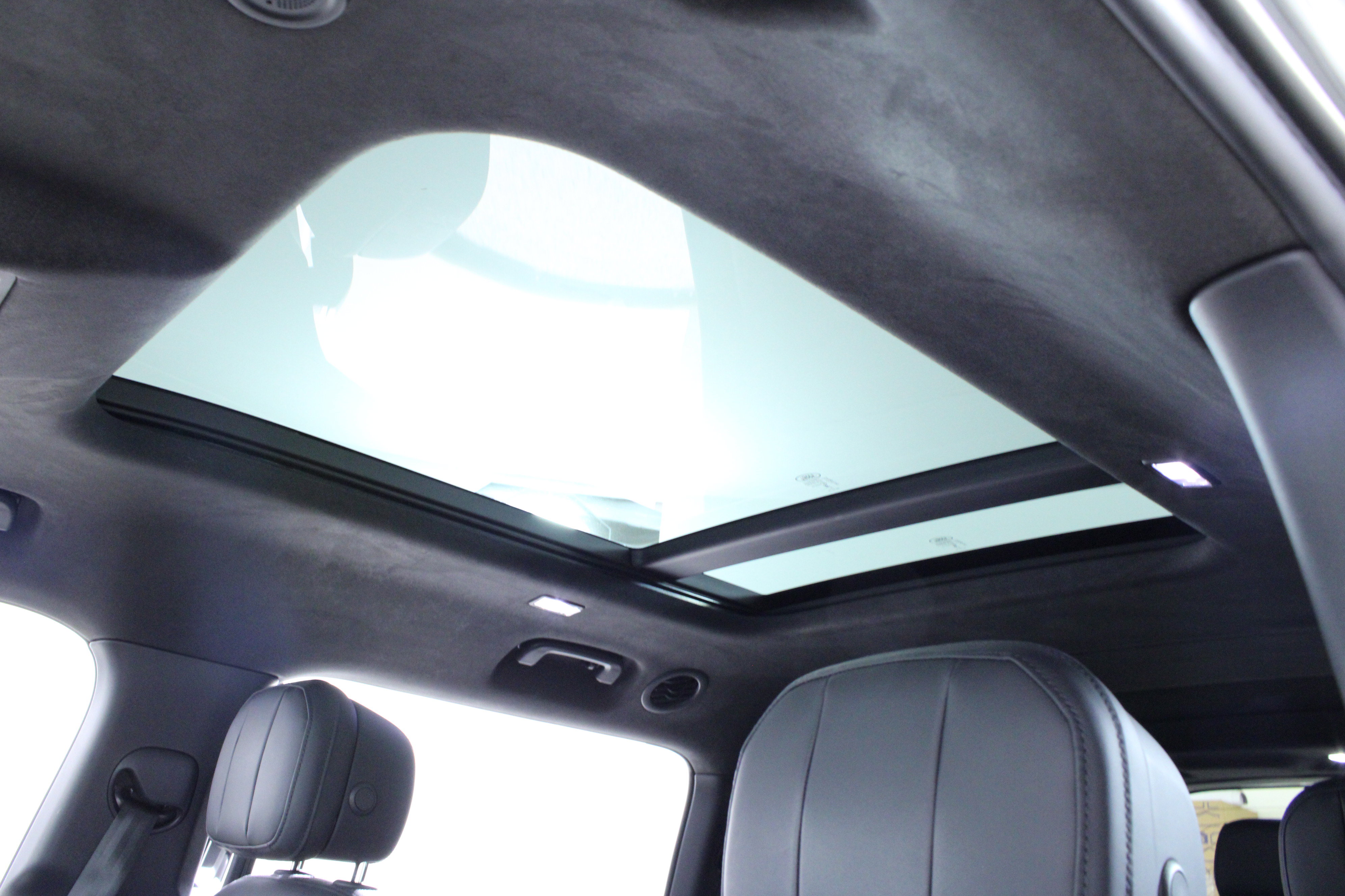 Used 2025 Land Rover Defender 130 V8 image 30