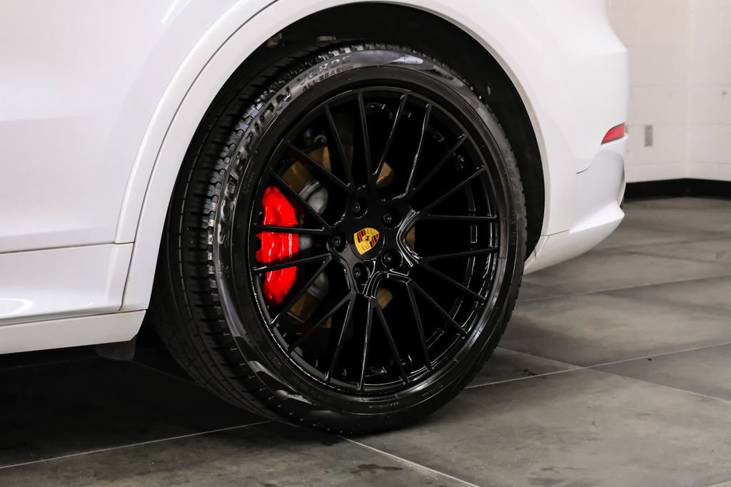 Used 2021 Porsche Cayenne GTS w/ Sport Chrono Package (8LH) AWD/4WD image 83