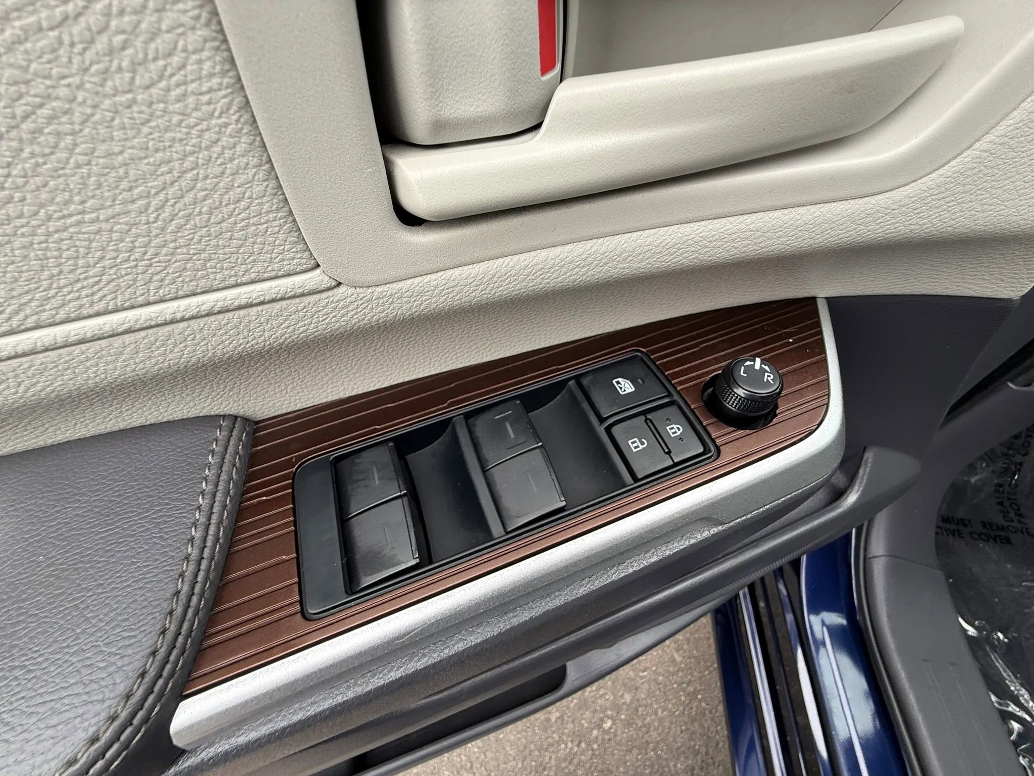 Used 2022 Toyota Sienna LE image 41