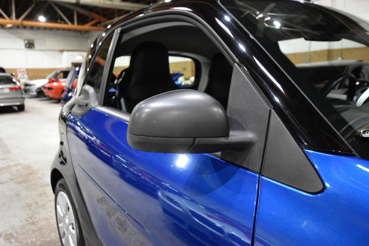 Used 2016 smart fortwo pure RWD image 28