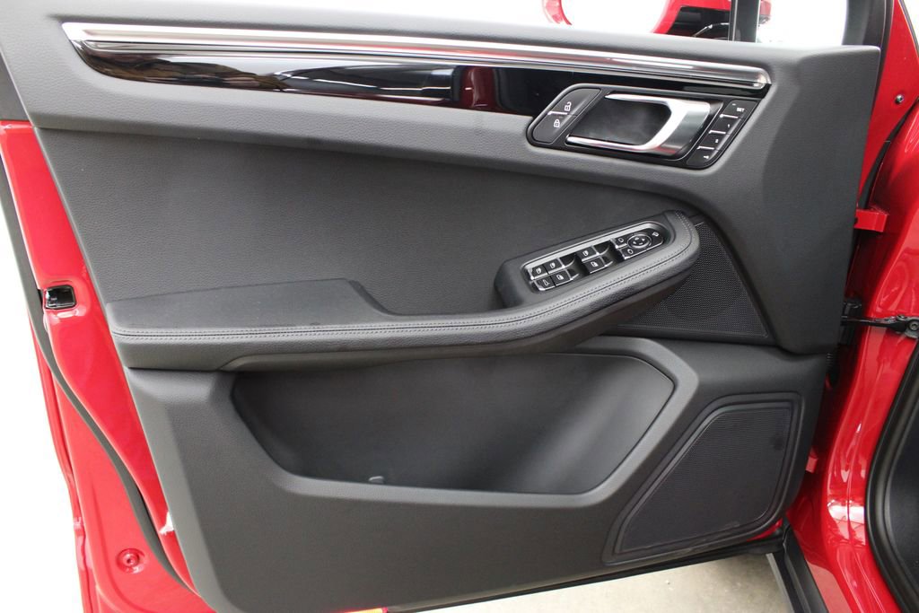 New 2026 Porsche Macan image 22