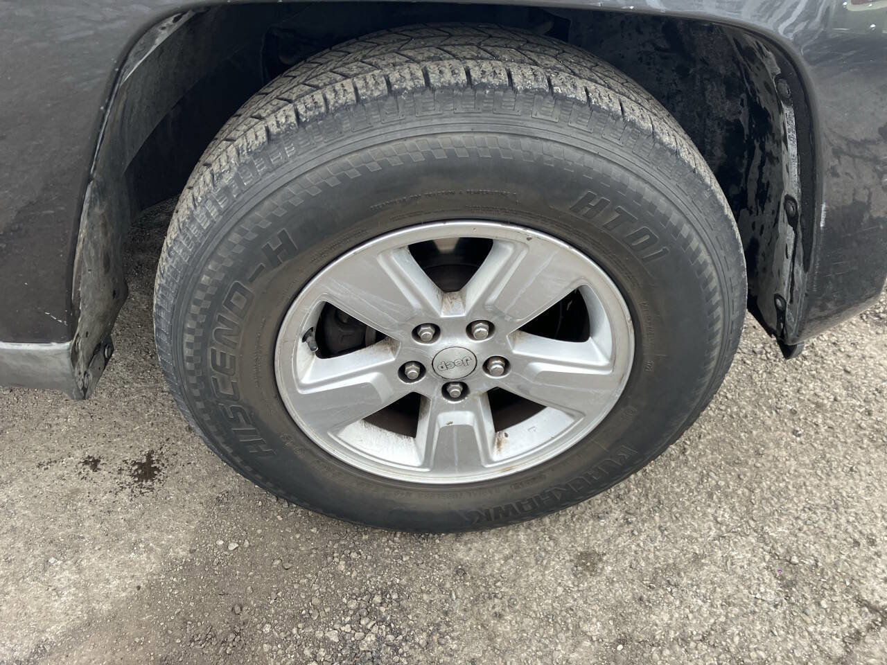 Used 2011 Jeep Liberty Sport image 16