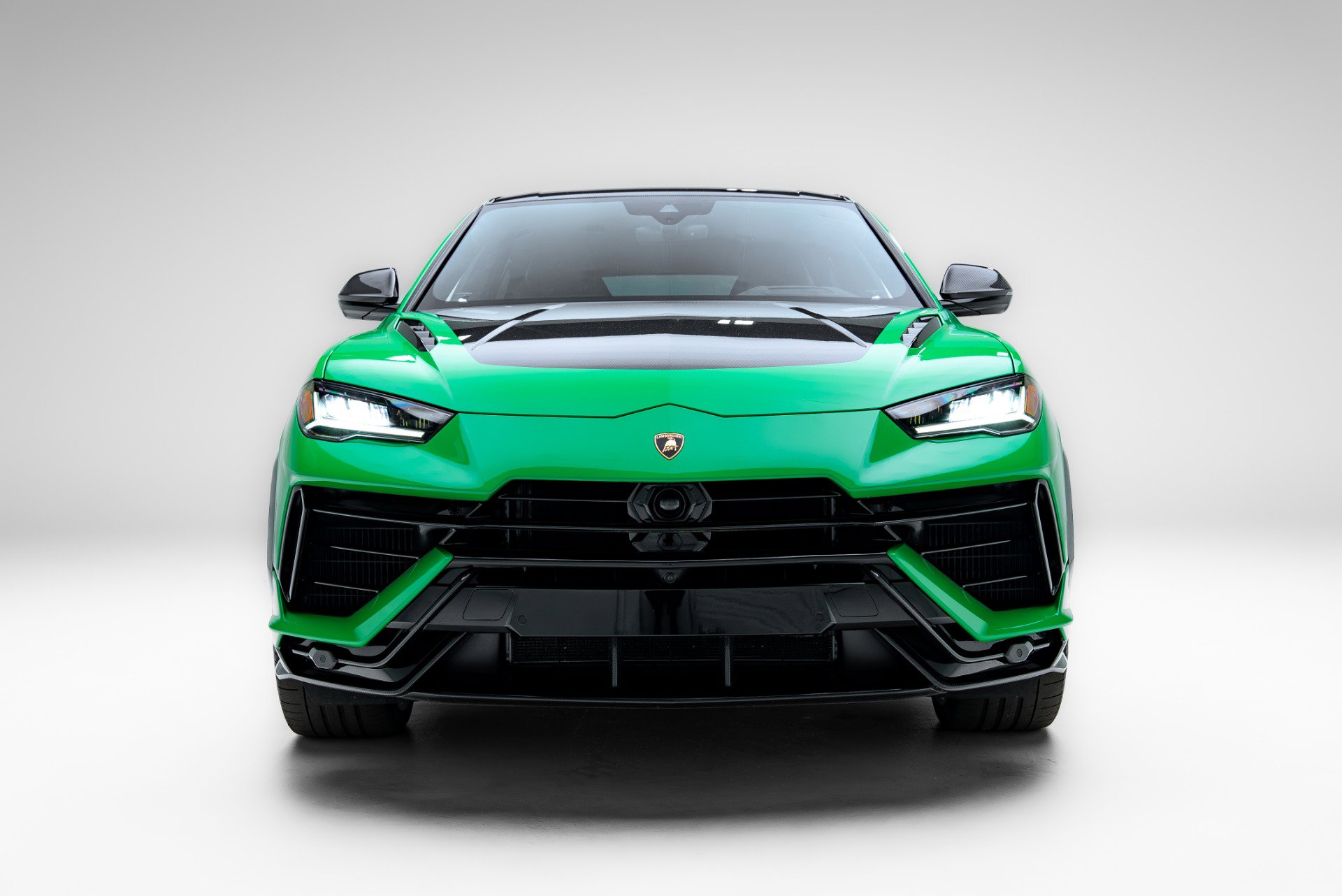 Used 2023 Lamborghini Urus Performante AWD/4WD image 3