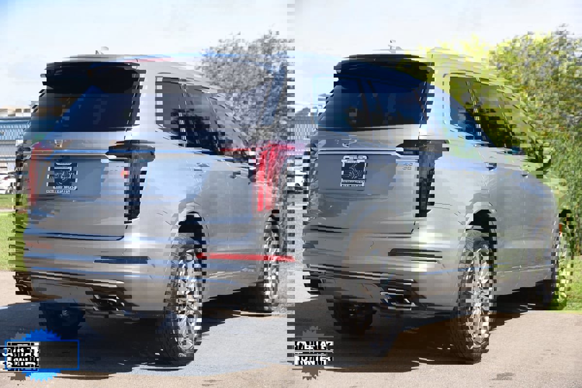 Used 2023 Cadillac XT6 Premium Luxury image 3