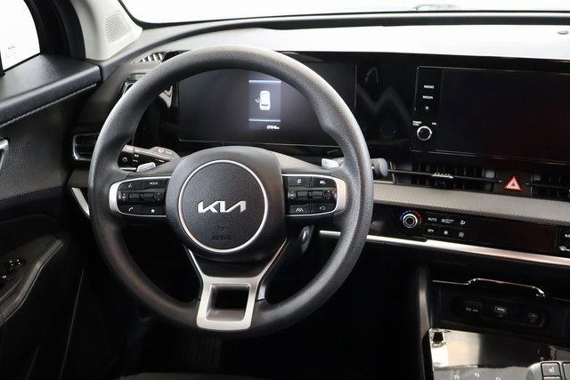 Used 2023 Kia Sportage LX image 11
