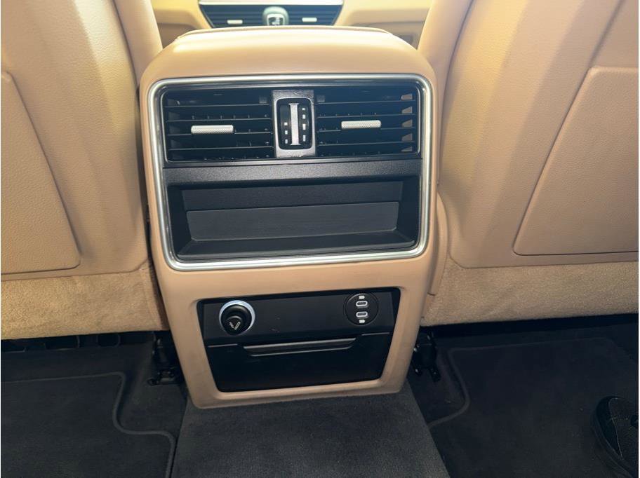 Used 2022 Porsche Cayenne Platinum Edition image 29