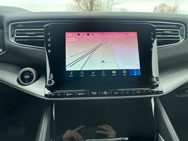 Used 2025 Jeep Wagoneer L Series III AWD/4WD image 17