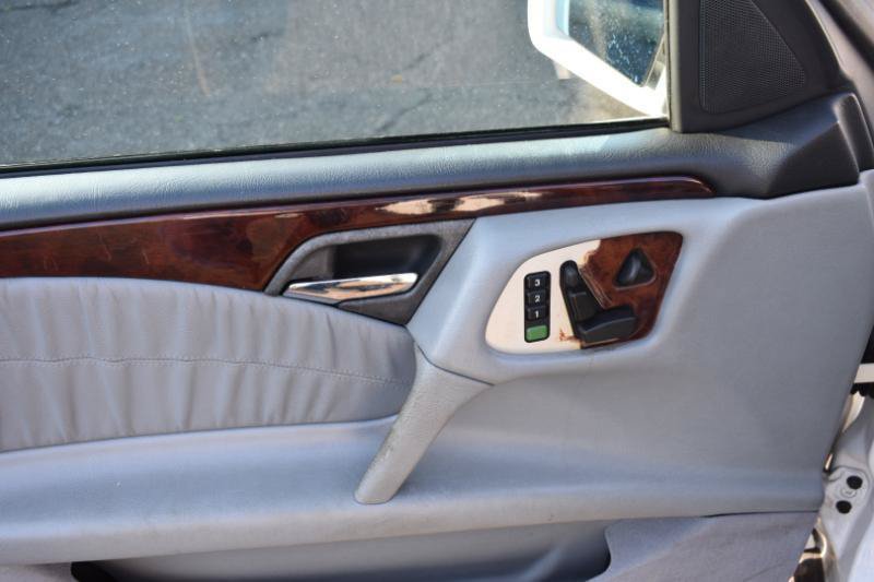 Used 1999 Mercedes-Benz E 320 Sedan image 11