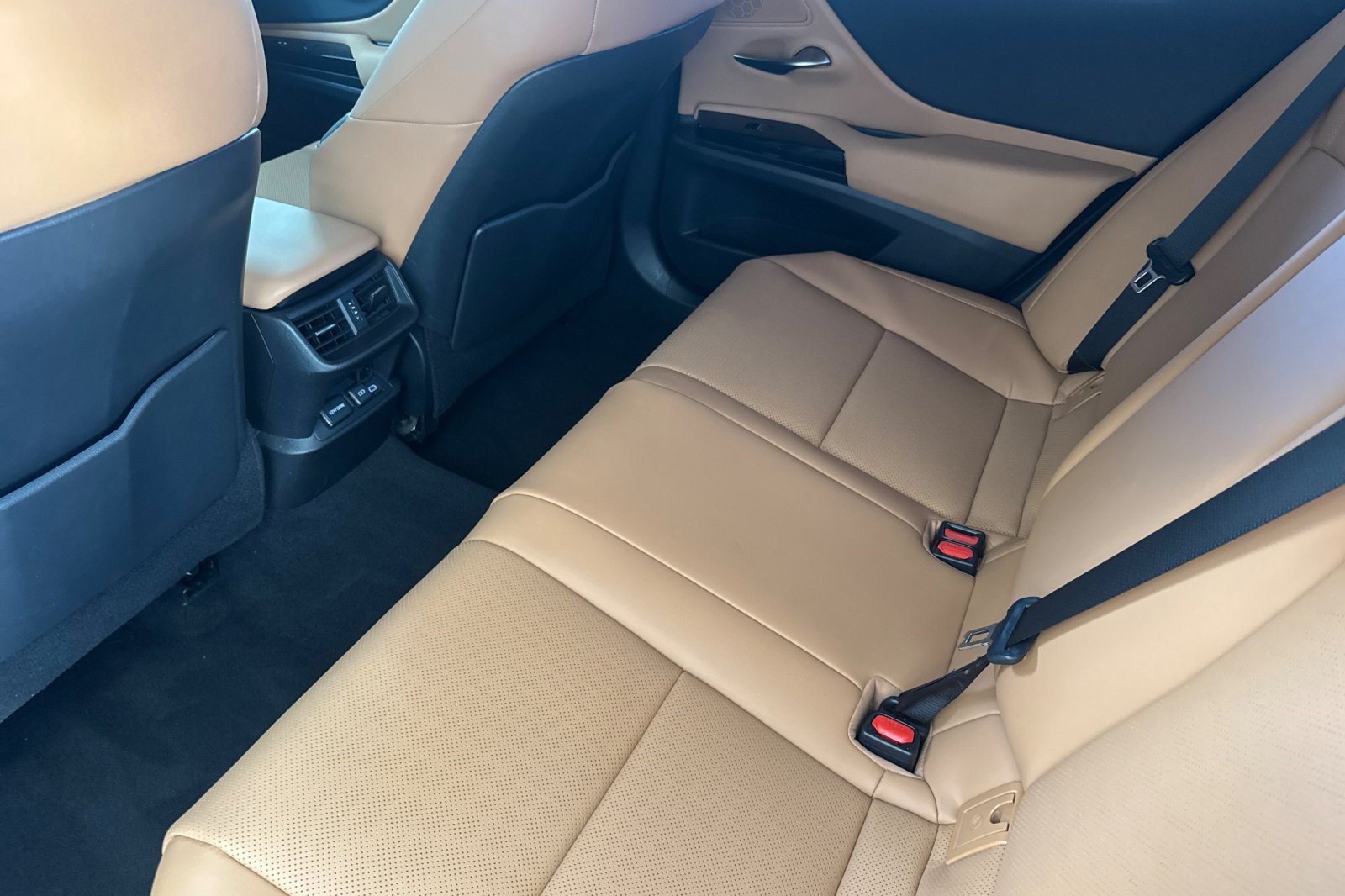 Certified 2024 Lexus ES 300h w/ Premium Package FWD image 15