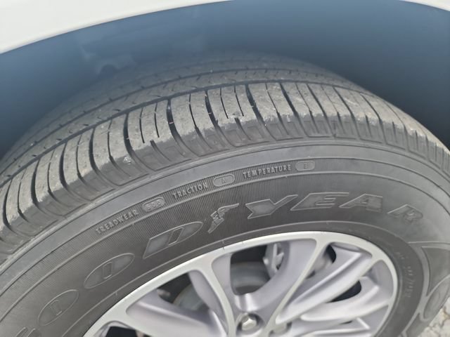 Used 2023 Buick Enclave Essence FWD image 28