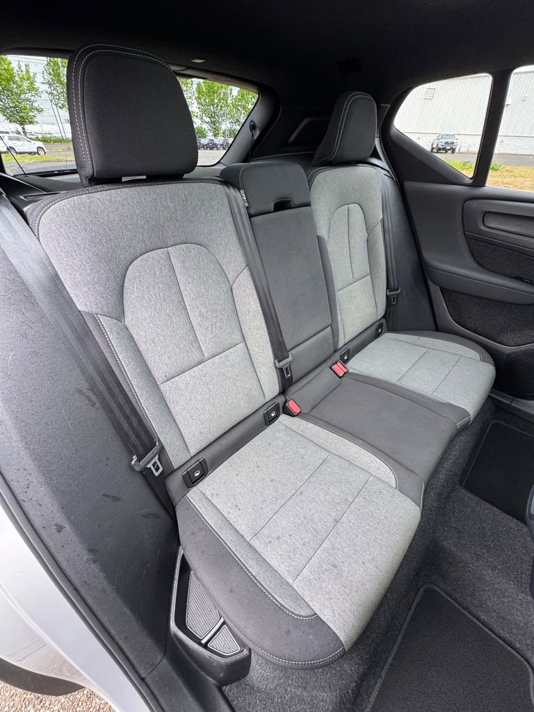 Used 2024 Volvo XC40 B5 Core AWD/4WD image 27