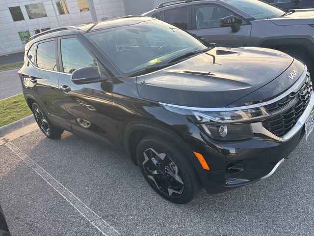 Used 2024 Kia Seltos EX AWD/4WD image 3
