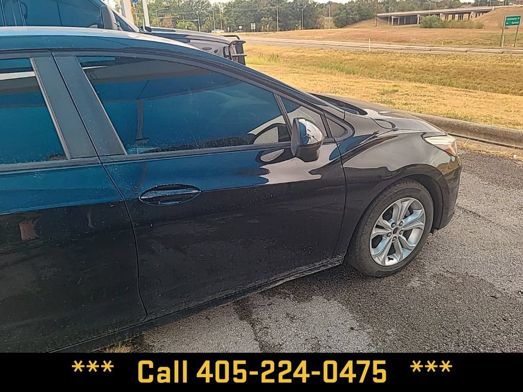 Used 2019 Chevrolet Cruze LS w/ LS Convenience Package FWD image 12