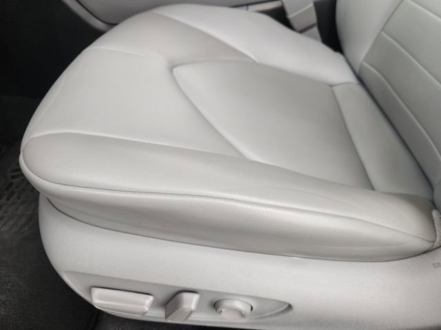 Used 2022 Toyota Highlander XLE FWD image 18