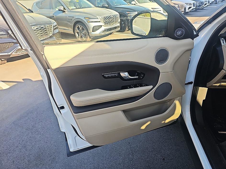 Used 2017 Land Rover Range Rover Evoque SE Premium image 10