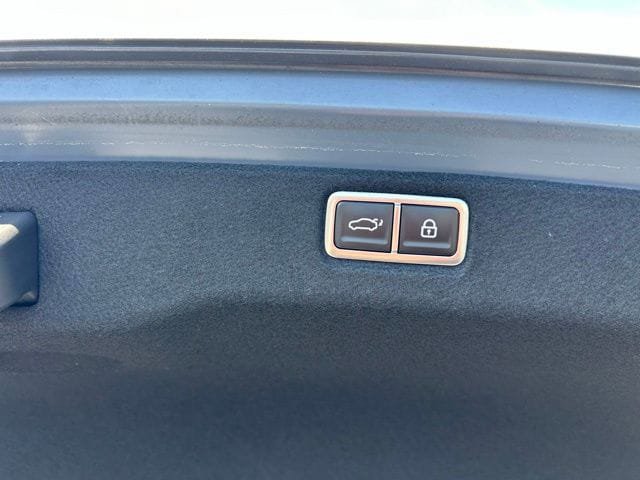 Used 2025 Hyundai Sonata Limited FWD image 11