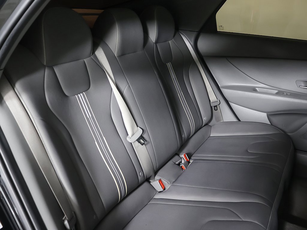 Used 2023 Hyundai Elantra Blue image 27