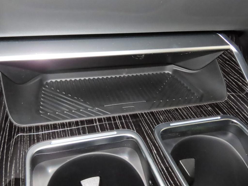 New 2025 BMW 750e xDrive image 24