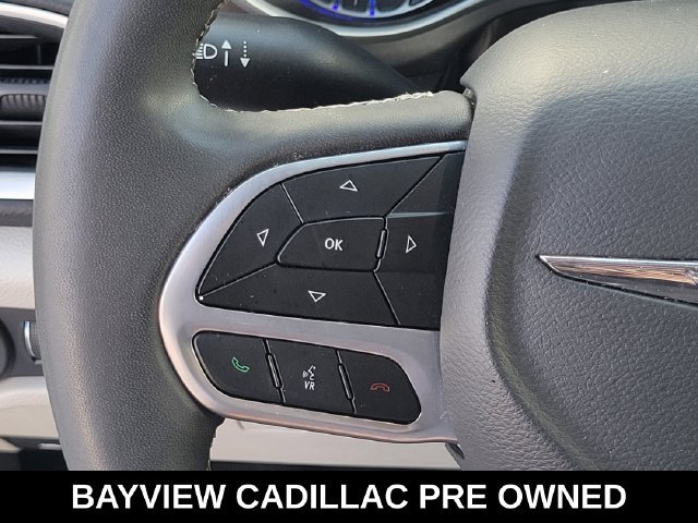 Used 2023 Chrysler Pacifica Touring-L FWD image 21