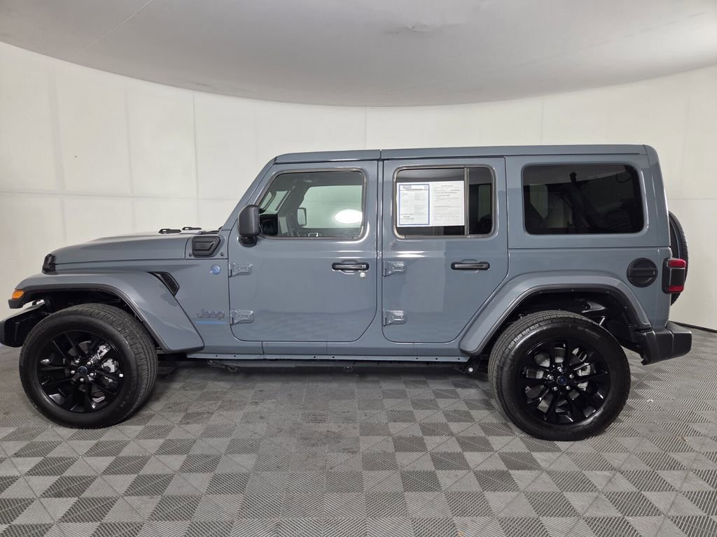 Used 2025 Jeep Wrangler Sahara w/ Safety Group image 9