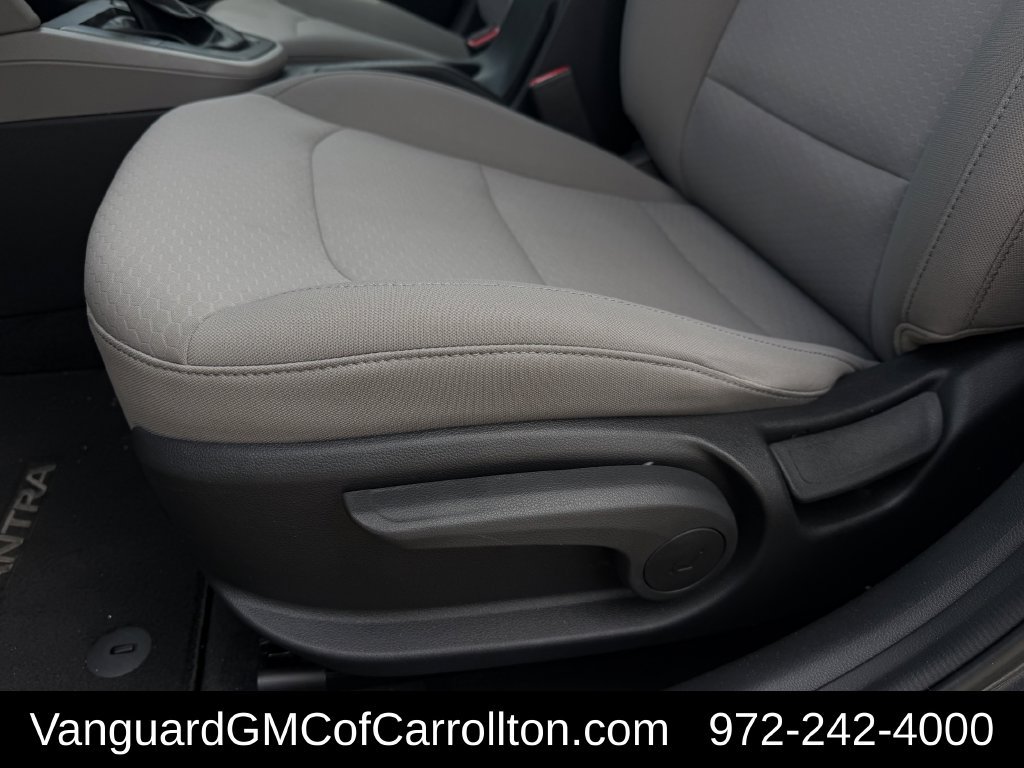 Used 2020 Hyundai Elantra SE FWD image 26