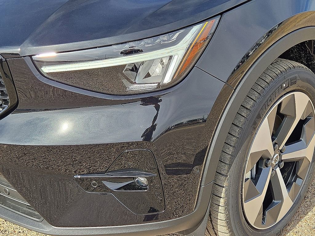 New 2026 Volvo XC40 B4 Plus w/ Protection Package Premier FWD image 9