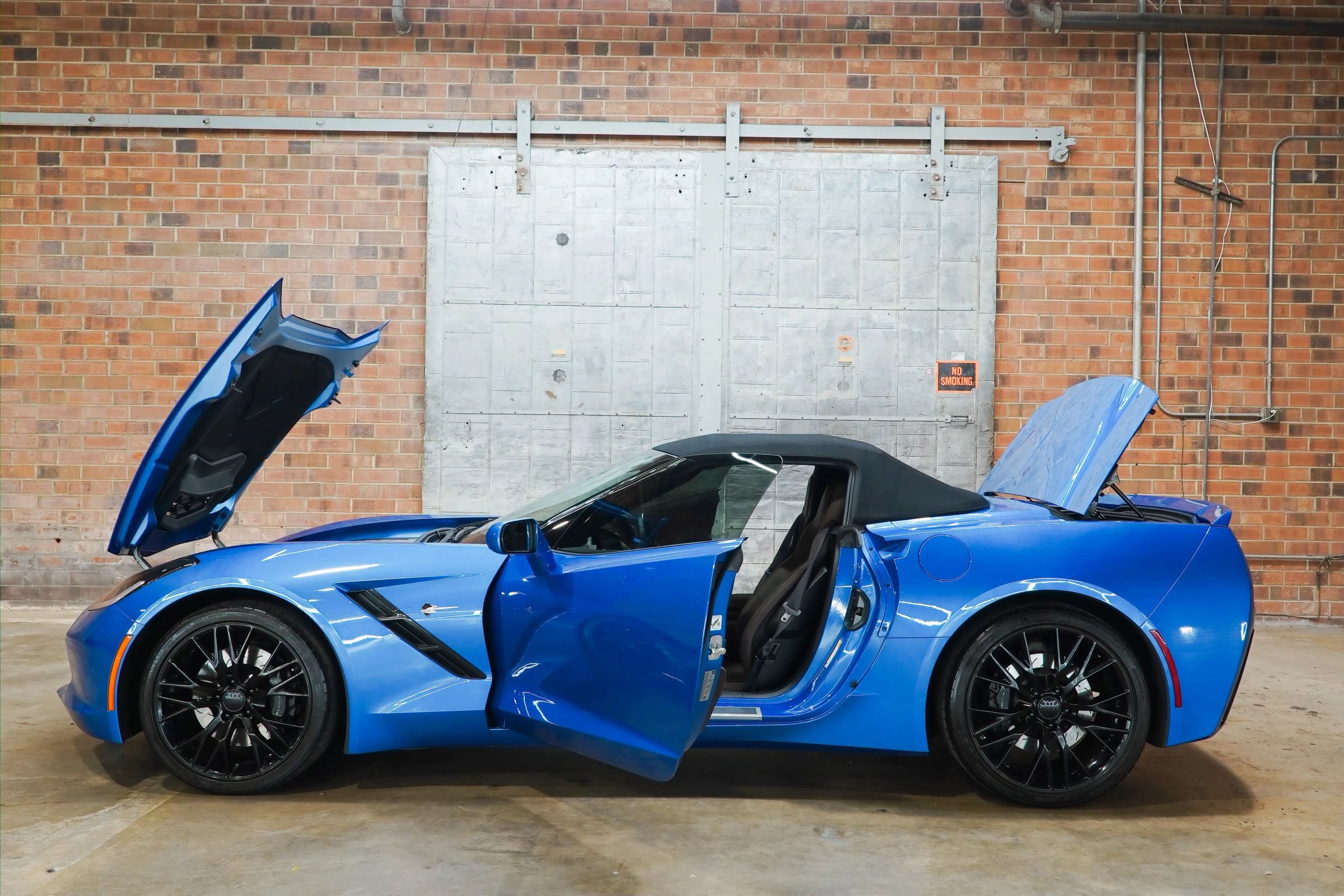 Used 2014 Chevrolet Corvette Stingray Convertible w/ 3LT Preferred Equipment Group RWD image 27