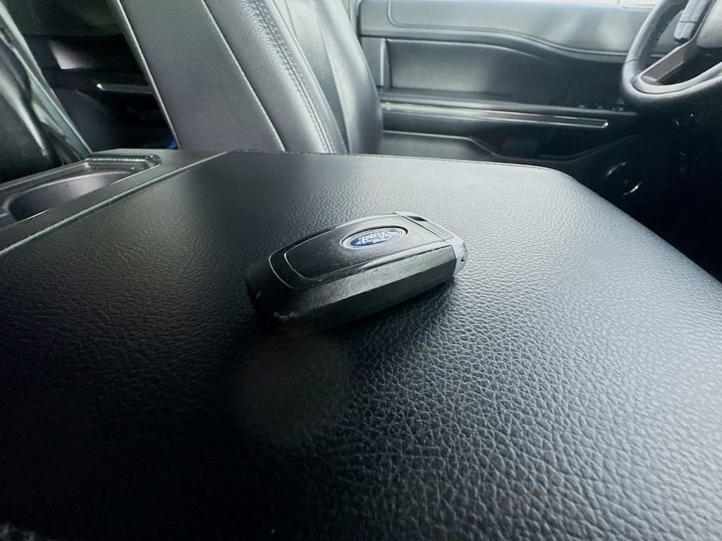 Used 2019 Ford Expedition Max XLT w/ Equipment Group 202A AWD/4WD image 41