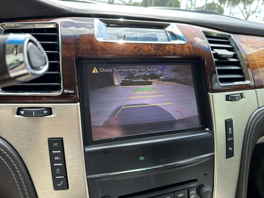 Used 2013 Cadillac Escalade Platinum RWD image 50