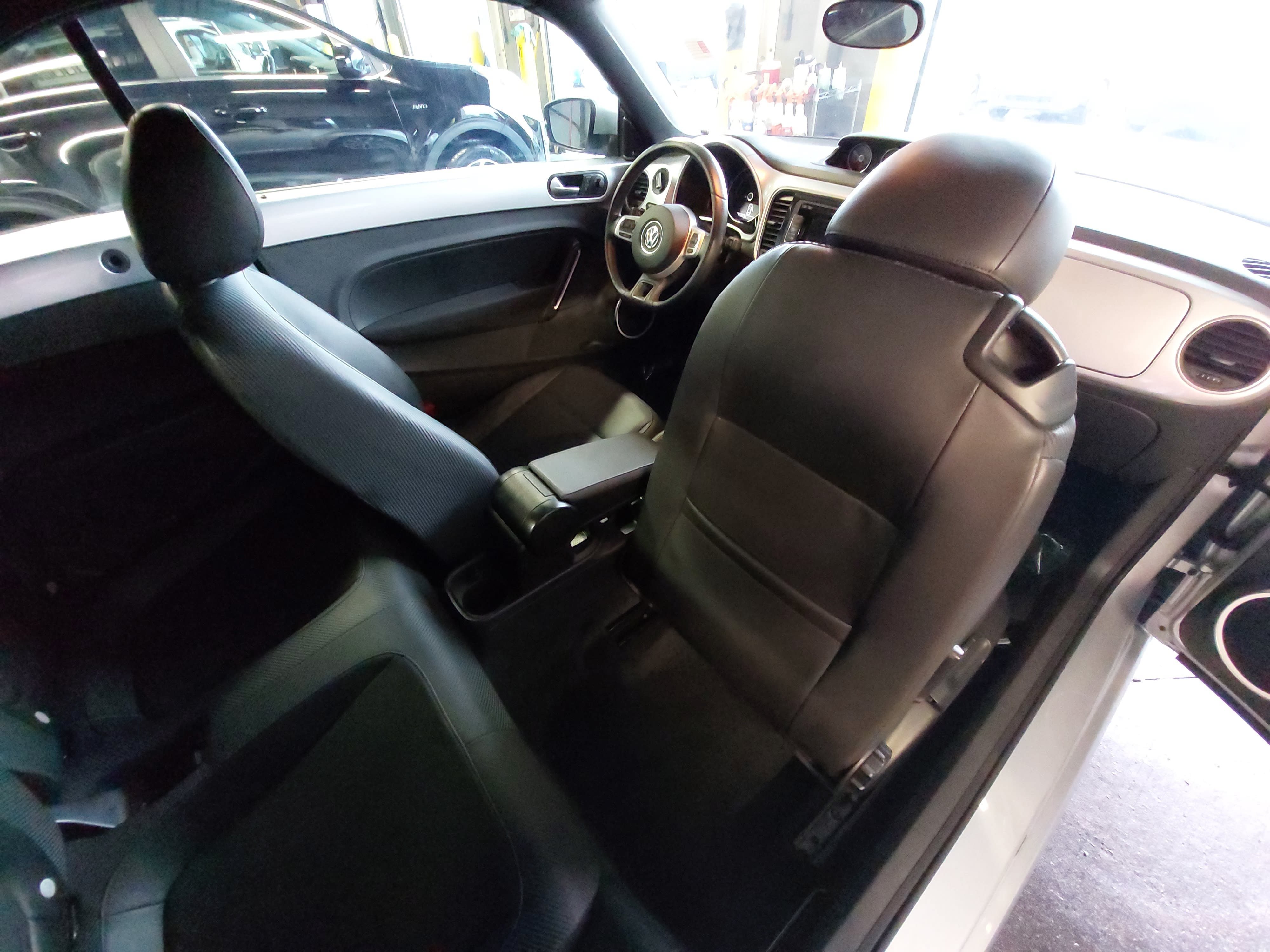 Used 2013 Volkswagen Beetle TDI FWD image 12