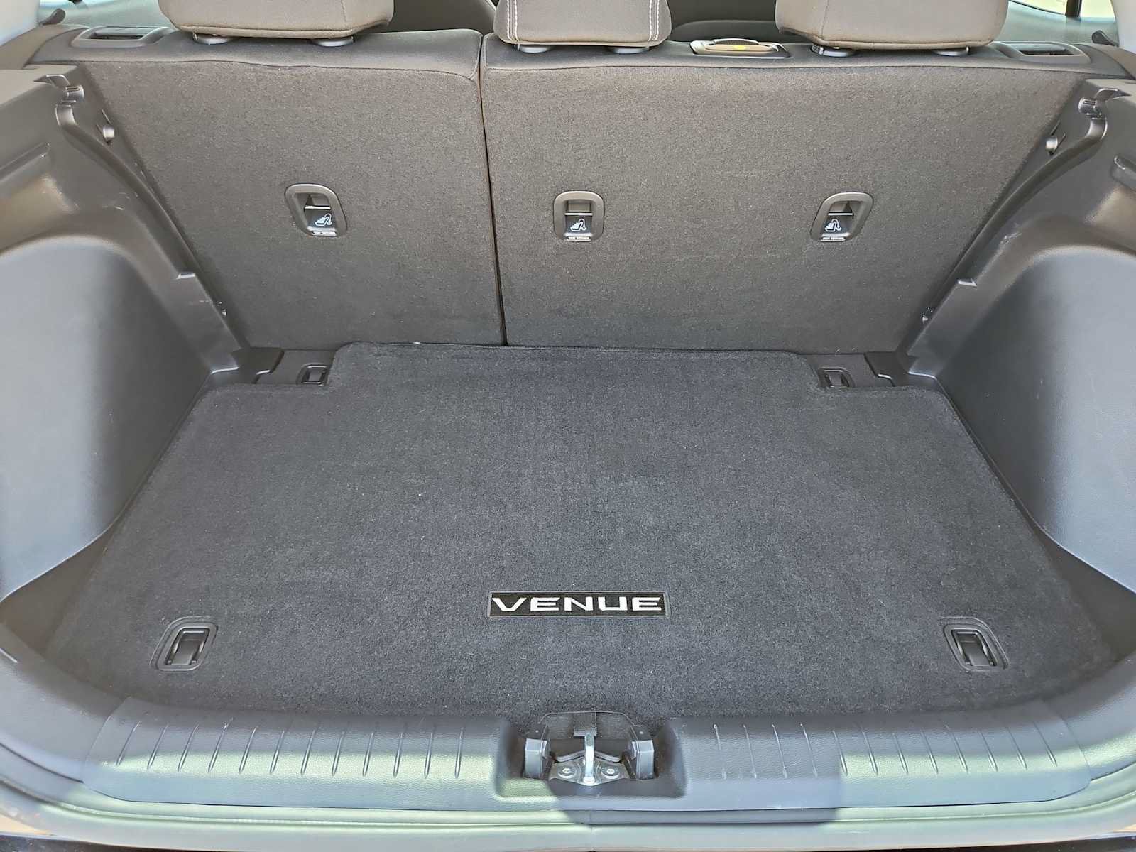 Certified 2024 Hyundai Venue SEL FWD image 33