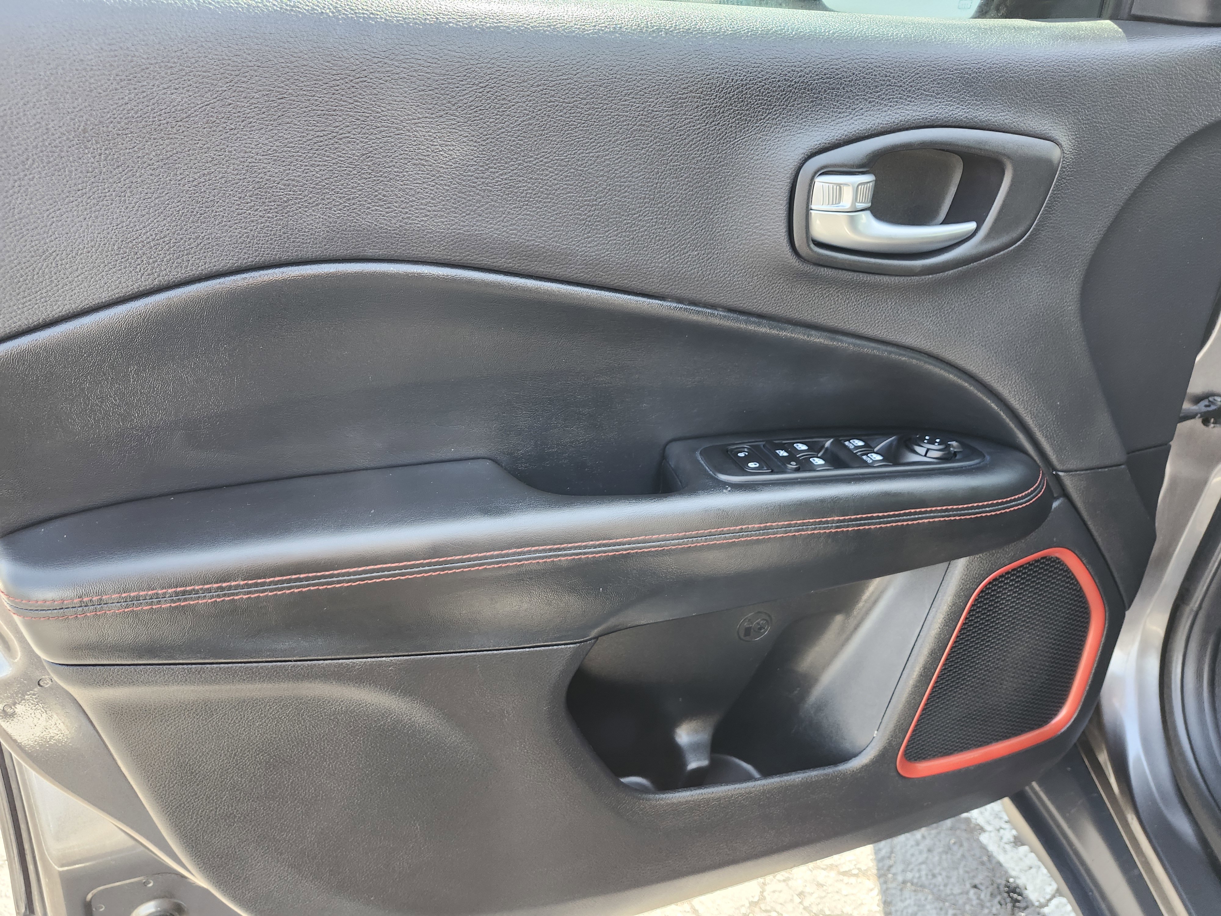 Used 2017 Jeep Compass Trailhawk w/ Leather Interior Group image 25