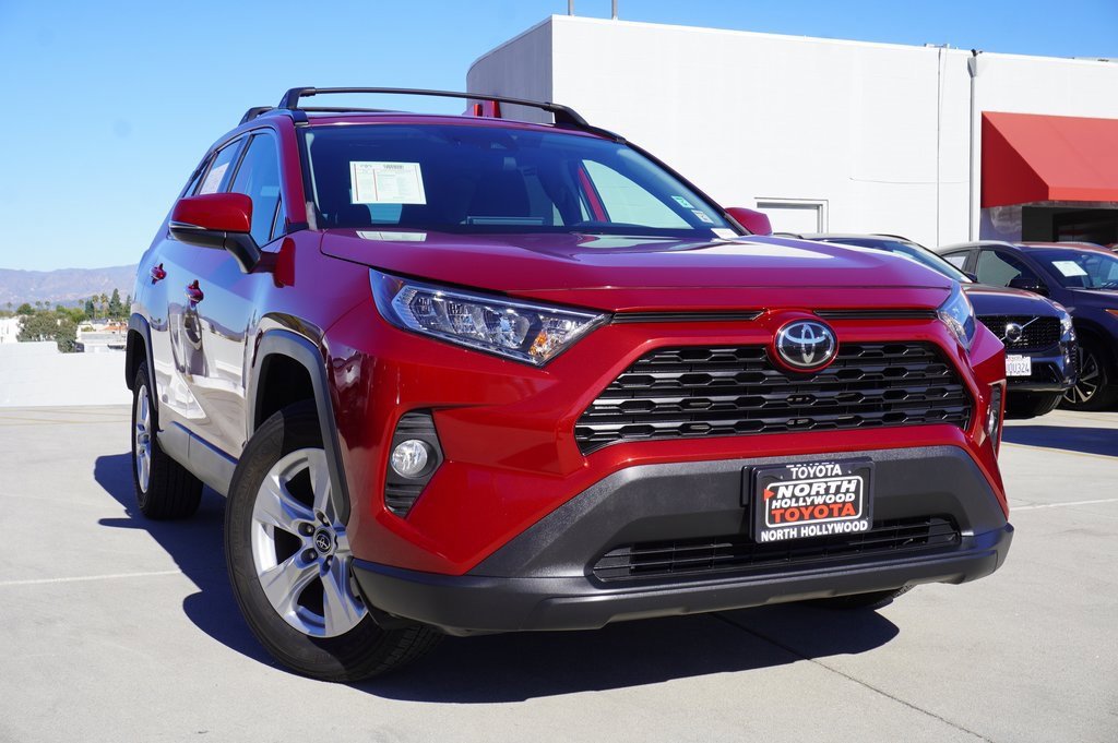 Used 2020 Toyota RAV4 XLE image 2