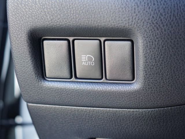 Used 2019 Toyota C-HR LE image 15