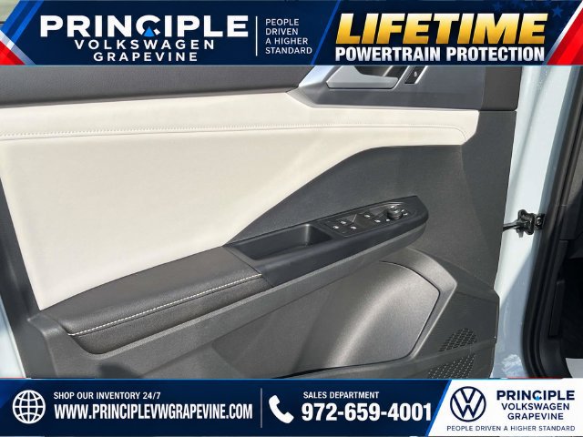 New 2027 Volkswagen Taos SE FWD image 10