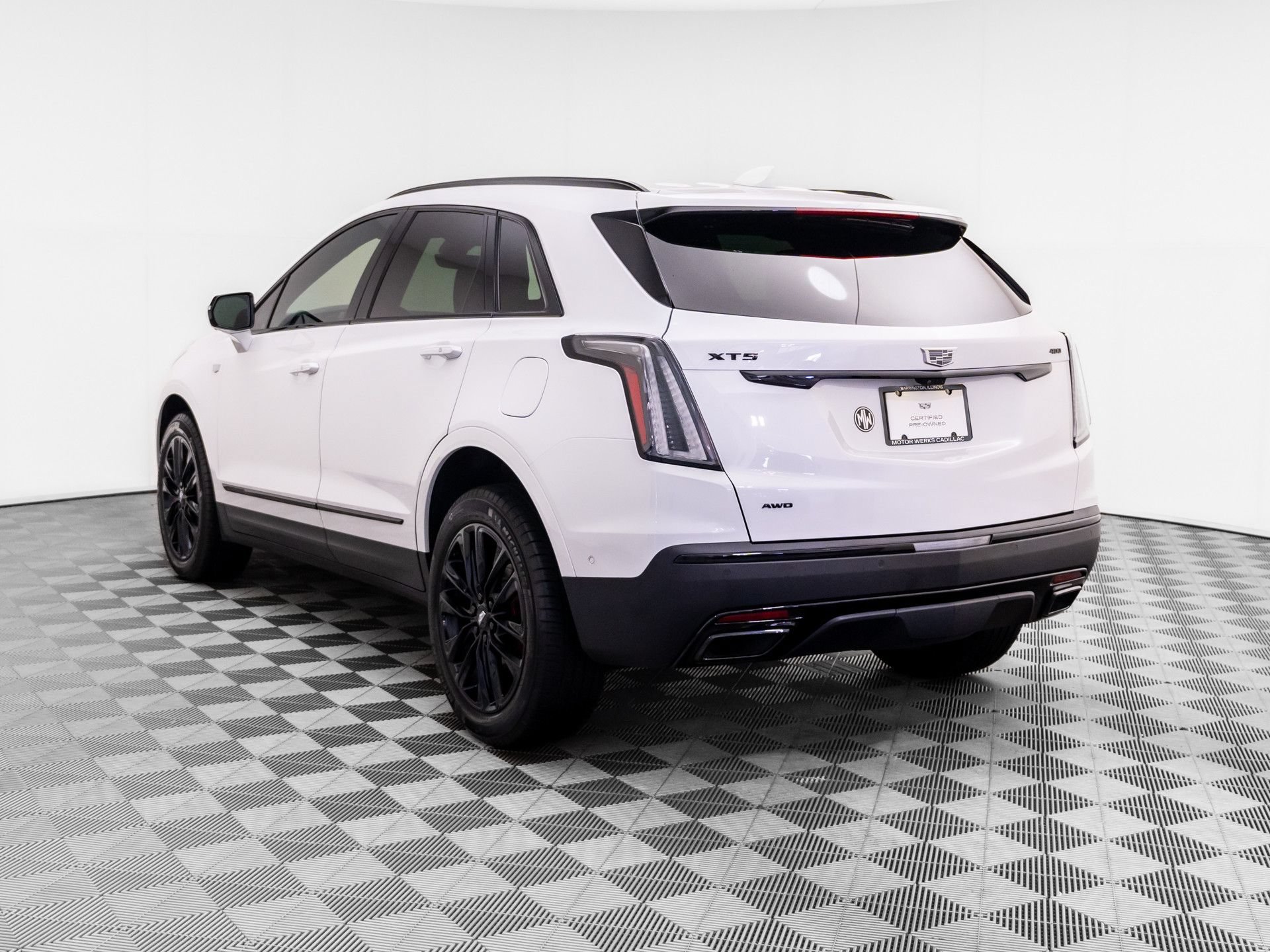 Certified 2026 Cadillac XT5 Sportv w/ LPO, Onyx Lite Package AWD/4WD image 3