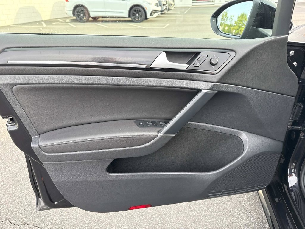 Used 2019 Volkswagen Golf R 4-Door AWD/4WD image 9