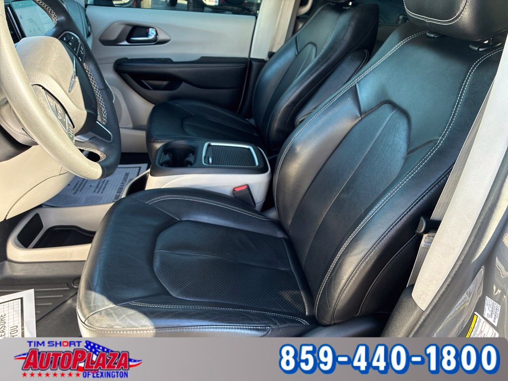 Used 2022 Chrysler Pacifica Touring-L FWD image 10