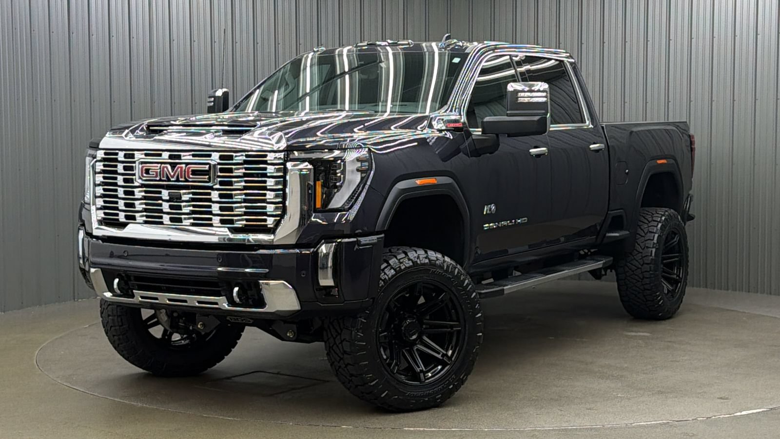 Used 2026 GMC Sierra 2500 Denali w/ Denali Reserve Package AWD/4WD image 1