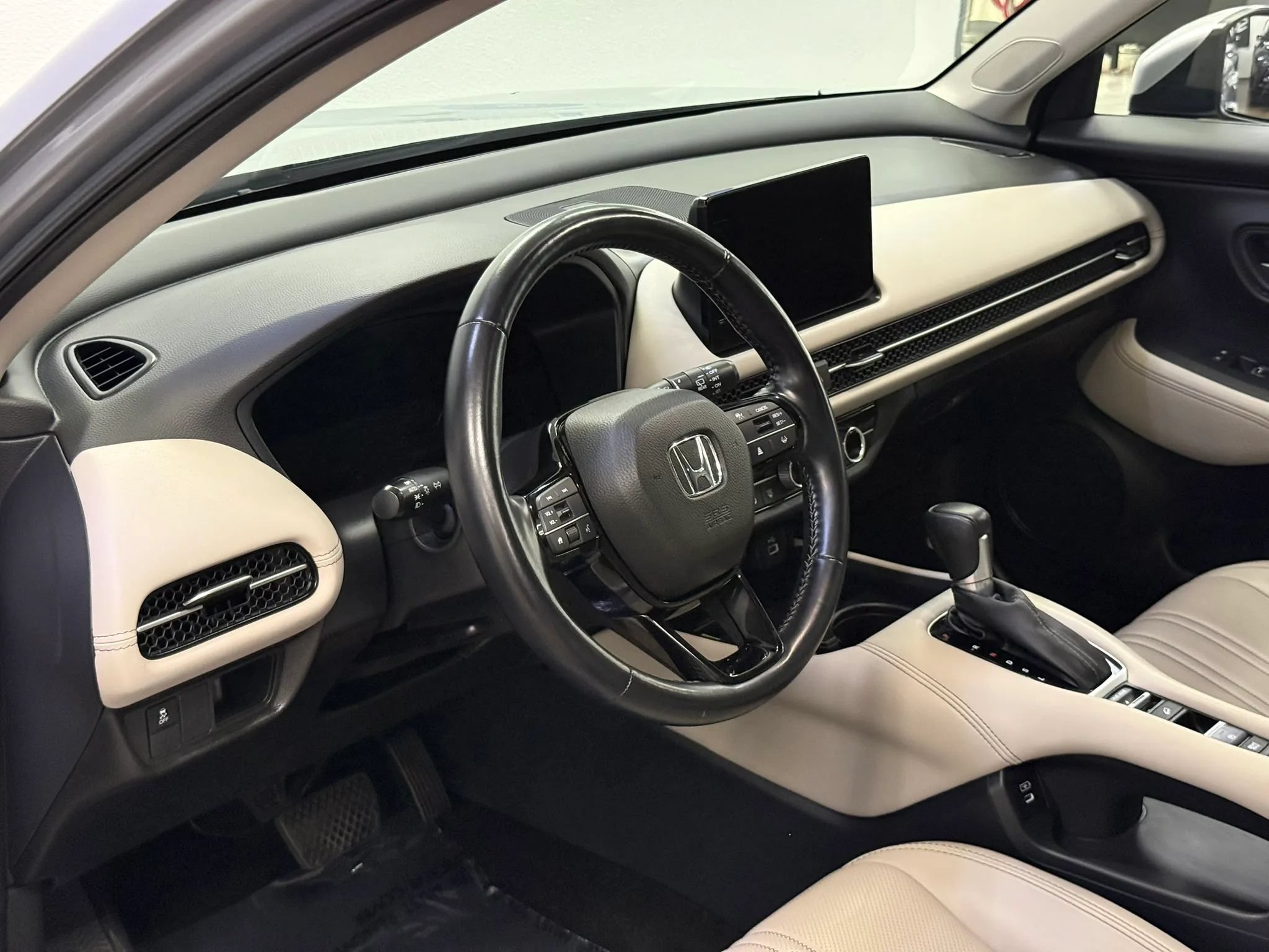 Used 2025 Honda HR-V EX-L image 17