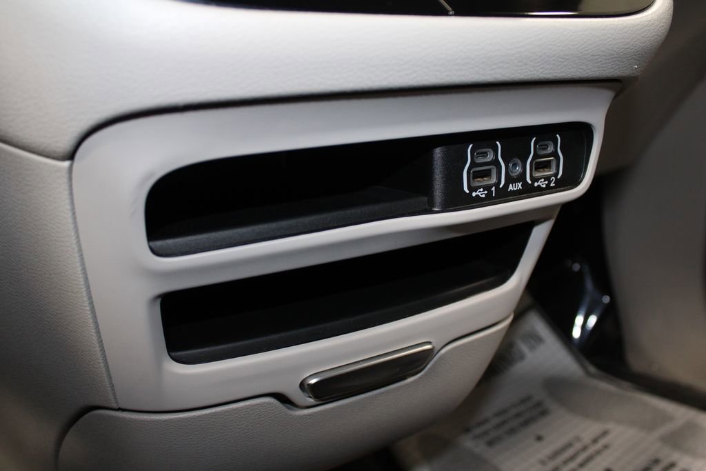 Used 2024 Chrysler Pacifica Touring-L image 52
